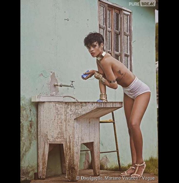 Rihanna posa de topless para a revista "Vogue" brasileira