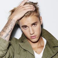 Justin Bieber fugindo dos fãs? Cantor aparece com visual estranho nas ruas de Amsterdã, na Holanda!