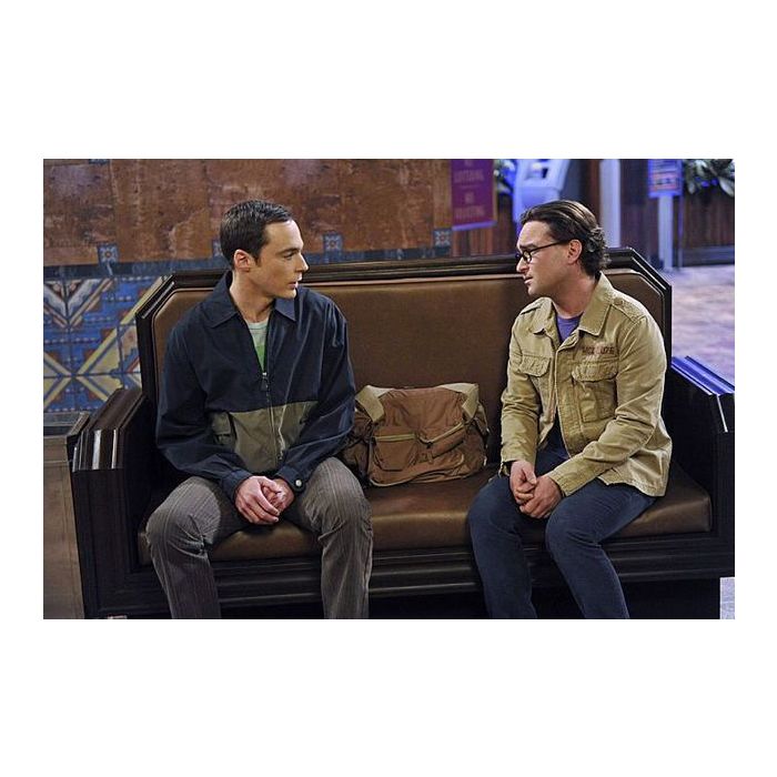  Ser&amp;aacute; que Leonard (Johnny Galecki) vai ajudar Sheldon (Jim Parsons) na hora dos seus surtos, no final de &quot;The Big Bang Theory&quot; 