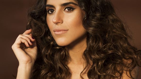 Camilla Camargo, de "Carinha de Anjo", faz aniversário de 31 anos e comemora nova personagem!