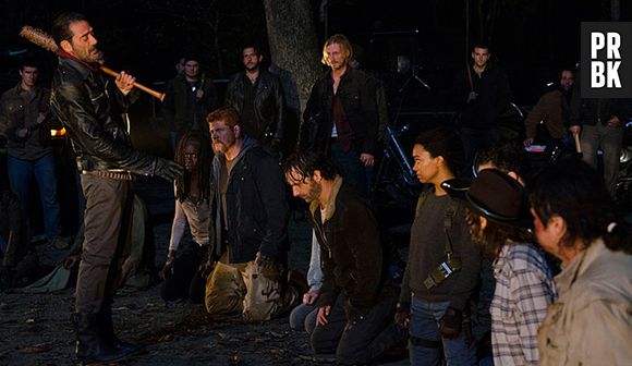 Após matar Abraham (Michael Cudlitz) e Glenn (Steven Yeun) em "The Walking Dead", Negan (Jeffrey Dean Morgan) avisa que continuará fazendo novas vítimas