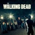 Os episódios de "The Walking Dead" são exibidos aos domingos e simultaneamente na TV americana e brasileira, através dos canais AMC e FOX, respectivamente