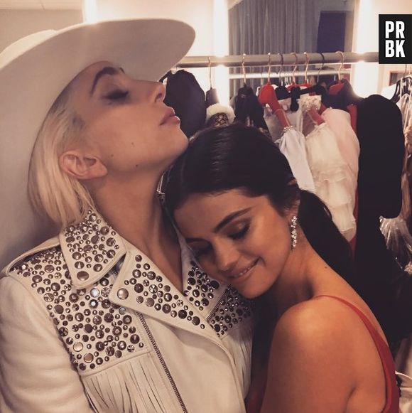 Selena Gomez recebe apoio de Lady Gaga e mais famosos!