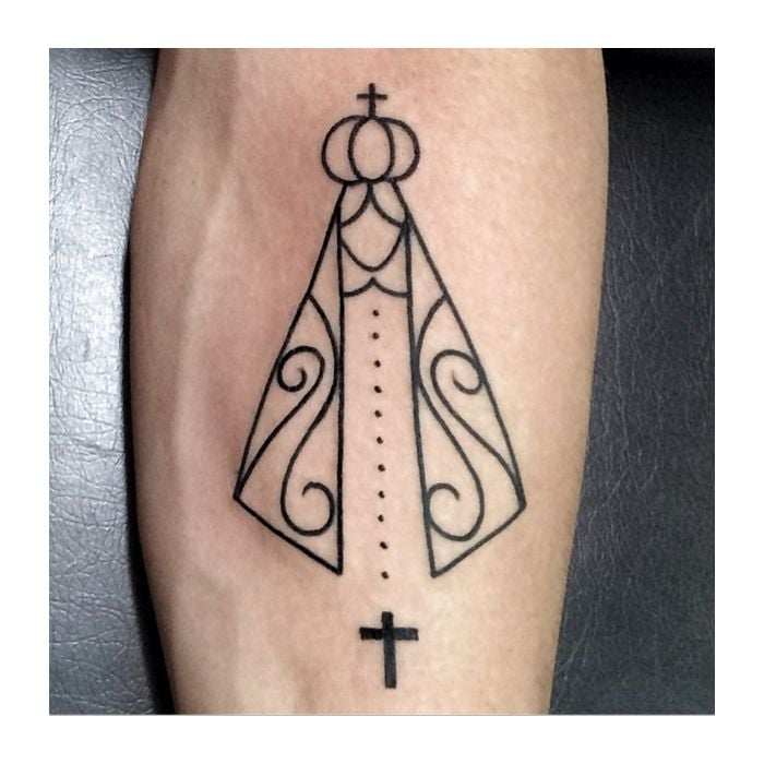  Gusttavo Lima fez uma tatuagem da Nossa Senhora Aparecida 