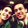 Oscar faz foto com Fred no ônibus da Seleção