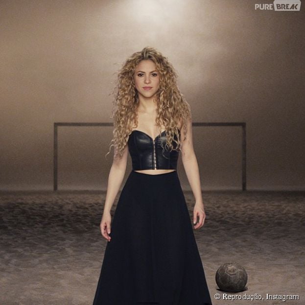 Shakira garante que vai torcer para o Brasil no confronto contra a Sele&ccedil;&atilde;o de Camar&otilde;es, nesta segunda-feira, 23 de junho de 2014
