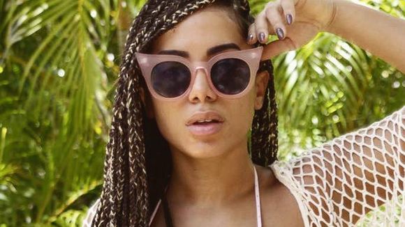 Anitta fala sobre feminismo e desabafa: "Sou mais criticada por mulheres"