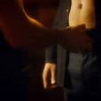  Momento em que Jason (Ryan Kwanten) tira o cinto de Eric (Alexander Skarsgard) em "True Blood"&nbsp;&nbsp; 