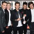 A boy band inglesa One Direction já renovou contrato para mais três álbuns!