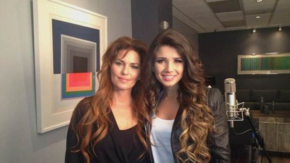 Paula Fernandes e Shania Twain lançam "You're Still The One"