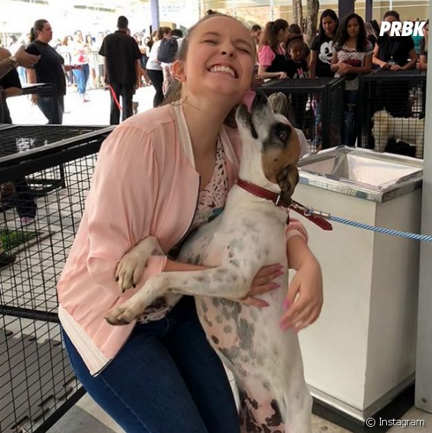 Larissa Manoela adota nova cadela: Vitória Regina!
