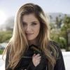 Em "Red Band Society", Kara (Zoe Levin) é a líder de torcida esnobe com um coração enorme