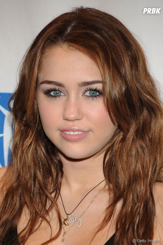 Miley Cyrus enfrentou problemas com as drogas na época da Disney