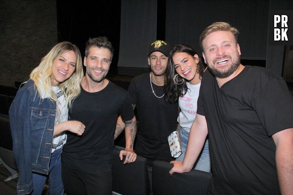 Bruna Marquezine e Neymar Jr. estão mais felizes do que nunca! Casal posa junto em peça