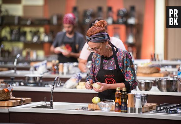 Angélica erra no preparo de uma torta de pera e é eliminada do "MasterChef Brasil"