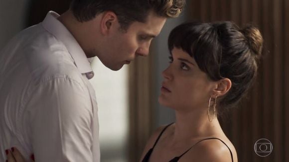 Final "O Outro Lado do Paraíso": Clara (Bianca Bin) e Patrick transam pela primeira vez!