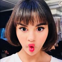 Selena Gomez aparece de visual novo e registra "Back To You", música inédita