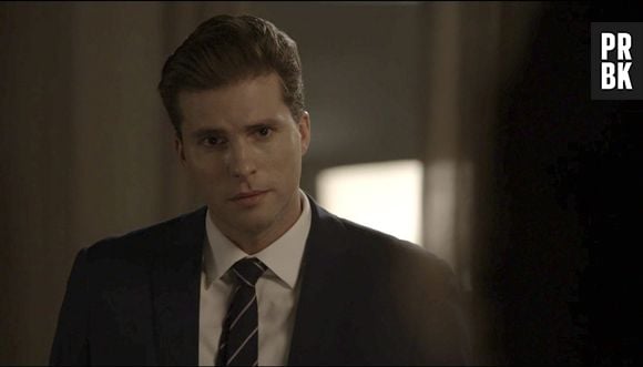 Em "O Outro Lado do Paraíso": Patrick (Thiago Fragoso) fica preocupado assim que descobre que Clara (Bianca Bin) está grávida