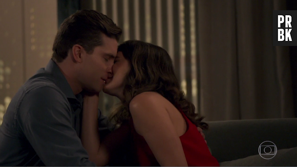 Em "O Outro Lado do Paraíso": Clara (Bianca Bin) é salva por causa de reza de Mercedes (Fernanda Montenegro) e vai para casa com seus três filhos