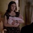  Klaus (Joseph Morgan) e Hayley (Phoebe Tonkin) far&atilde;o de tudo pela filha Hope, em "The Originals" 