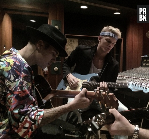 Justin Bieber e Cody Simpson em estúdio