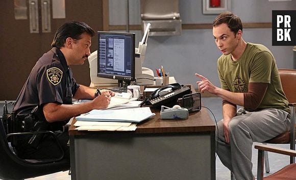 Sheldon (Jim Parsons) já vai se meter em grandes problemas na estreia do novo ano de "The Big Bang Theory"