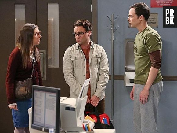 Em "The Big Bang Theory", Sheldon (Jim Parsons) pede a ajuda de Leonard (Johnny Galecki) e Amy (Mayim Bialik) se revolta