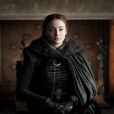 Sophie Turner explica que tatuagem inspirada em "Game of Thrones" não é spoiler, mas sim uma frase dita na sétima temporada
