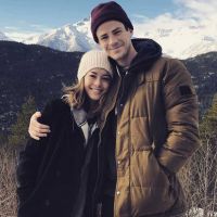 Grant Gustin, de "The Flash", diz que está casado com LA Thoma: "Fizemos uma cerimônia em dezembro"