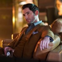 Tom Ellis, de "Lucifer", aparece sem camisa no Instagram e fãs piram