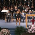 Ariana Grande canta no funeral de Aretha Franklin