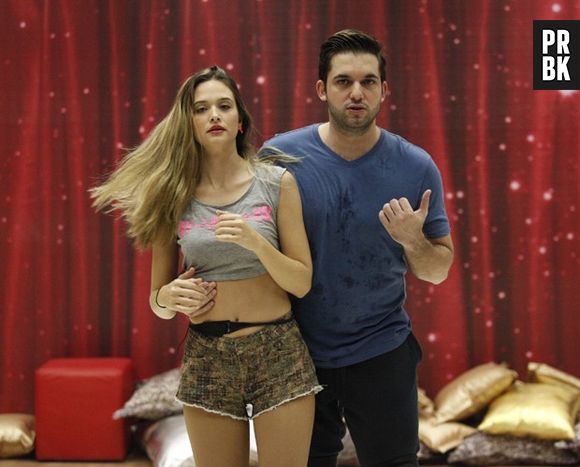 Juliana Paiva ensaia para o quadro "Dança dos Famosos"