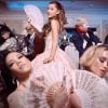 Ariana Grande no clipe do single "Right There", em parceria com Big Sean