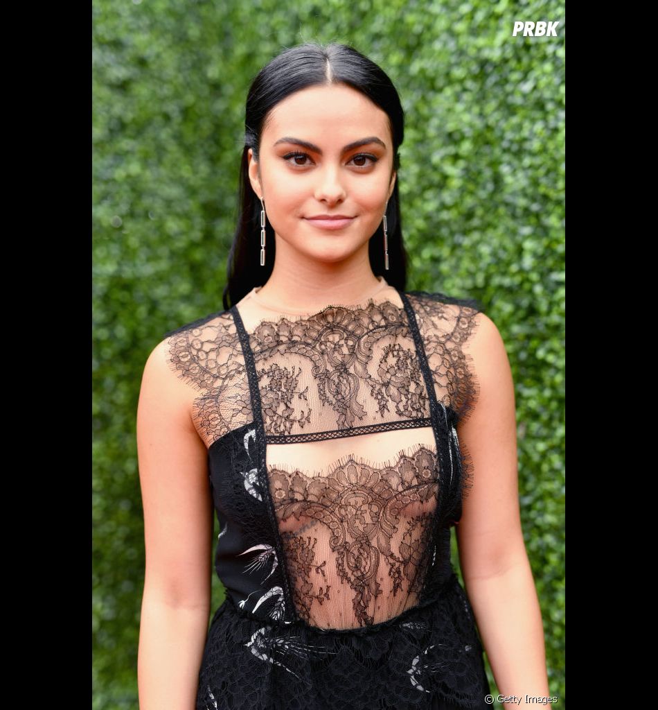 Camila Mendes De Riverdale Posta Foto De Verônica Lodge No Estilo