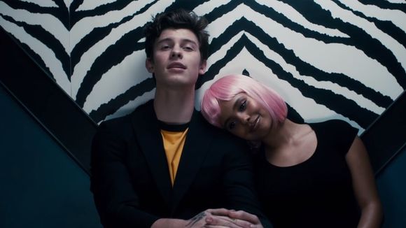 Shawn Mendes lança clipe de "Lost in Japan" e os fãs estão completamente pirados!