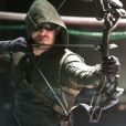 Oliver Queen (Stephen Amell) é Barry Allen em primeiro teaser do crossover "Elseworlds"