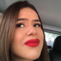 Maisa Silva tenta fazer a blogueirinha mas mostra que é gente como a gente e toma o maior tombo!