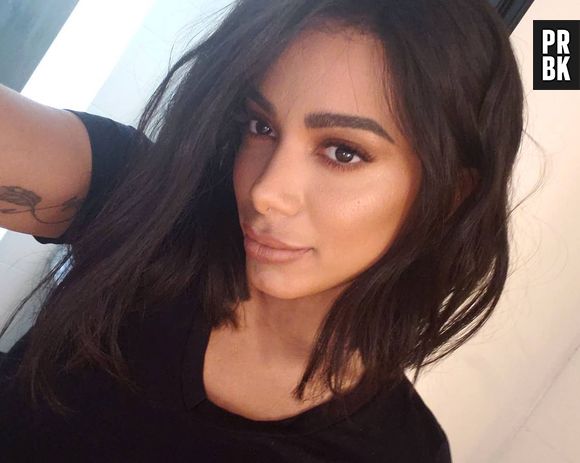 Anitta provou mais uma vez que não tem problema nenhum em beijar mulheres