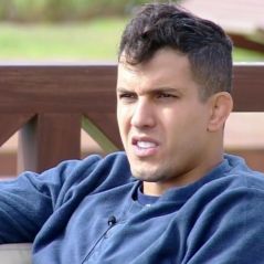 Felipe Sertanejo e João Zoli estão na roça de "A Fazenda" e o Purebreak quer saber quem deve ficar