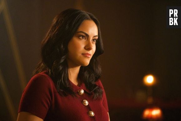 Em "Riverdale", Veronica (Camila Mendes) participa de festa de gala