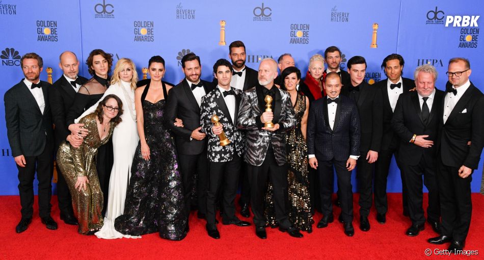 O Elenco De American Crime Story The Assassination Of Gianni Versace No Globo De Ouro 2019 Com As Estatuetas De Melhor Ator Em Telefilme Serie Limitada E Melhor Telefilme Serie Limitada Purebreak