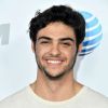 Noah Centineo aparece de barba e todo mundo pira