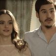 Em "O Tempo Não Para": Marocas (Juliana Paiva) fica trancada e Samuca (Nicolas Prattes) é arrastado pra fora pela Marinha