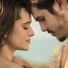 Em "O Tempo Não Para": Samuca (Nicolas Prattes) é levado à força para longe Marocas (Juliana Paiva) por conta de vírus mortal
