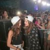 Bruna Marquezine e Thaila Ayala ficaram em um espaço vip perto do palco