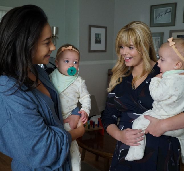 Por que Alison e Emily se divorciaram?