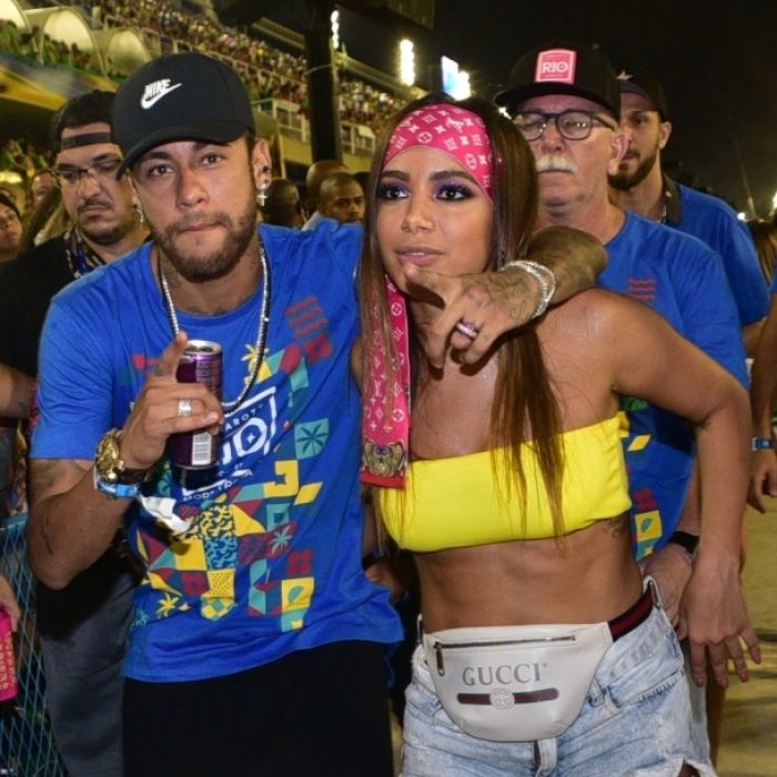 Parece que a Anitta vai usar a polêmica envolvendo Neymar e Medina no Carnaval para lançar um projeto novo chamado &quot;Kisses&quot;