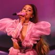 Ariana Grande surpreende fãs e canta música inédita com Victoria Monet