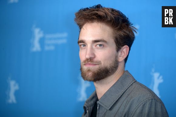 Após rever "Lua Nova", Robert Pattinson chama atenção para trilha sonora do filme e roupa dos personagens