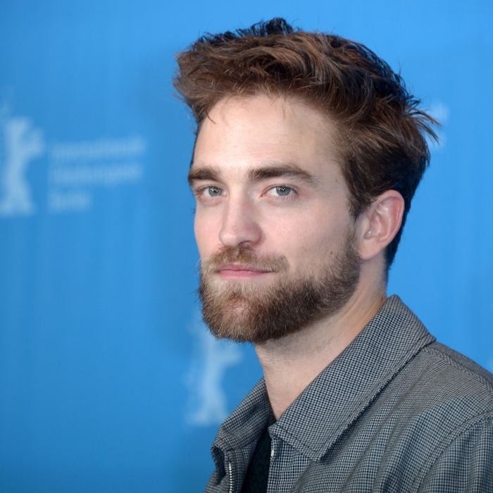 Após rever &quot;Lua Nova&quot;, Robert Pattinson chama atenção para trilha sonora do filme e roupa dos personagens